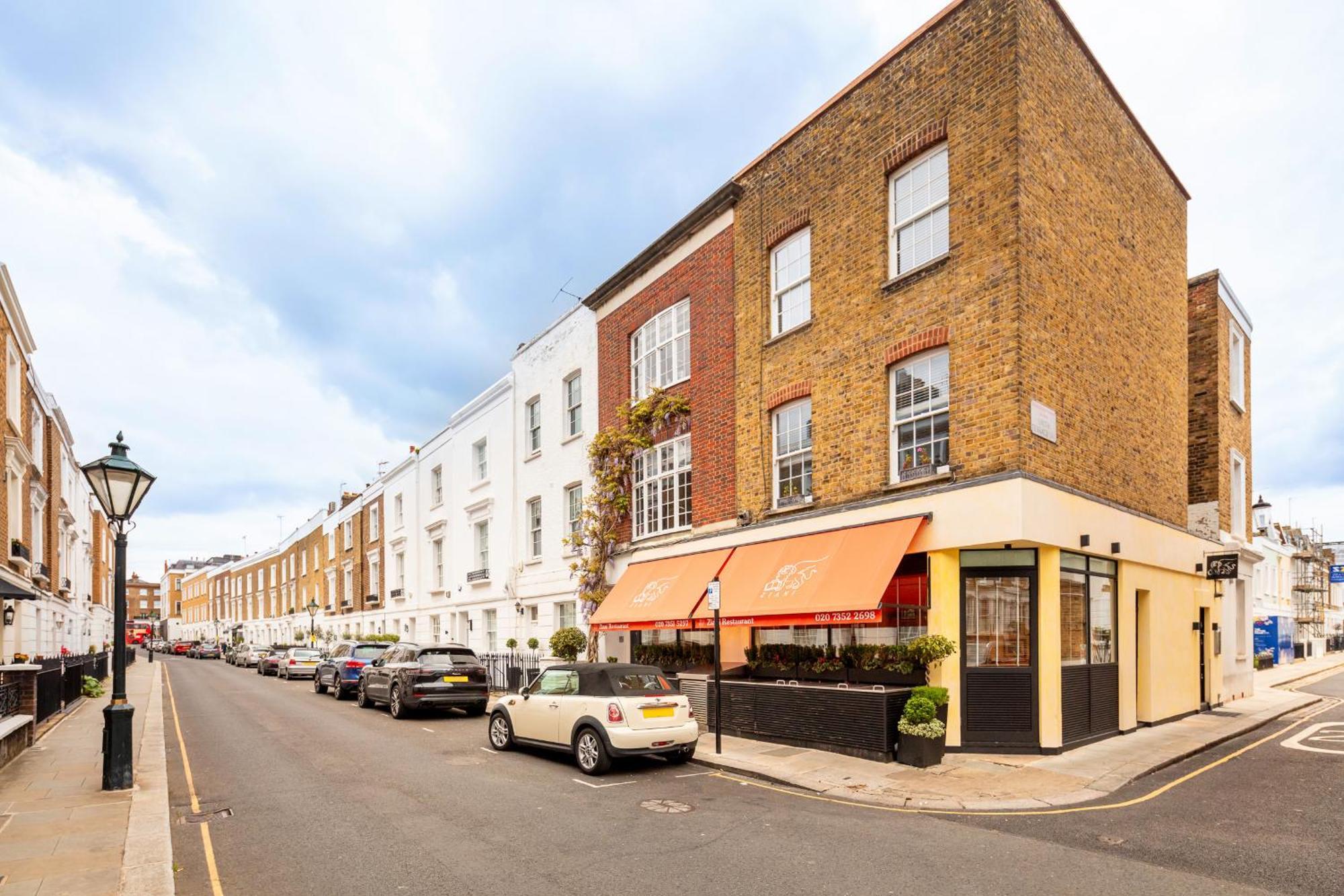Architectural Triplex House In Heart Of Chelsea London